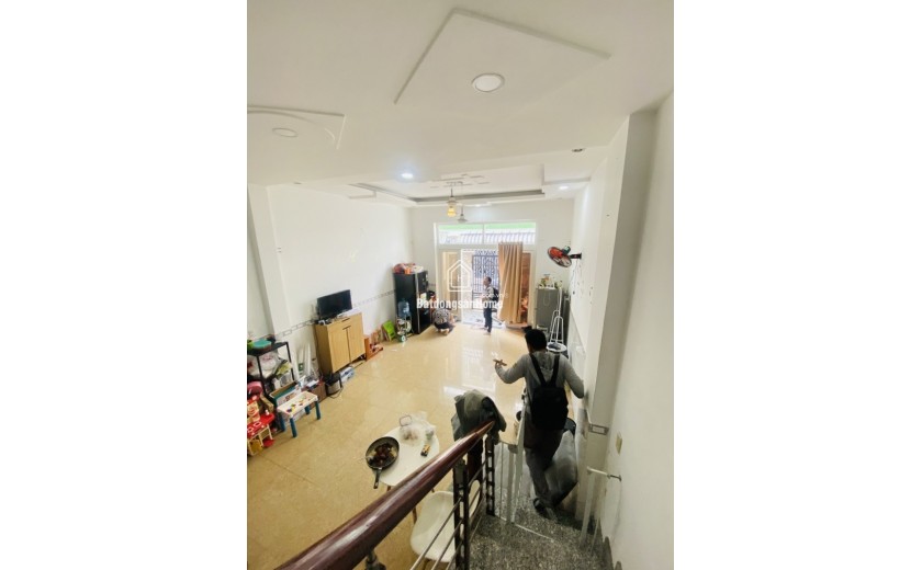 Bán nhà mặt phố Q.2, đường Số 16, Bình Trưng Đông. DT 73m2, 2 tầng, 3PN. Sổ hồng, giá 5.69 tỷ. LH: 0933125879